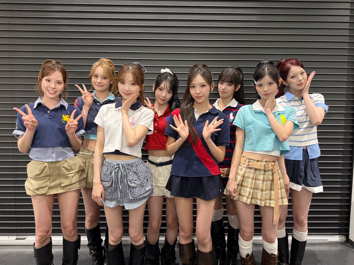 TBSCDTV's tweet photo. ⚡️#CDTVライブライブ⚡️
 🍂秋の大感謝祭2026🍂

アーティストの皆さんの
本番直前ショット到着😉

#juicejuice 
#NiziU
#FRUITSZIPPER

一緒に盛り上がりましょう🎶
【ライブ配信🎟️はこちら😘】
https://t.co/jHJFJGeCjs

#CDTV
#TBS
#CDTVライブライブ秋の大感謝祭2026 https://t.co/JOIokXhG0a