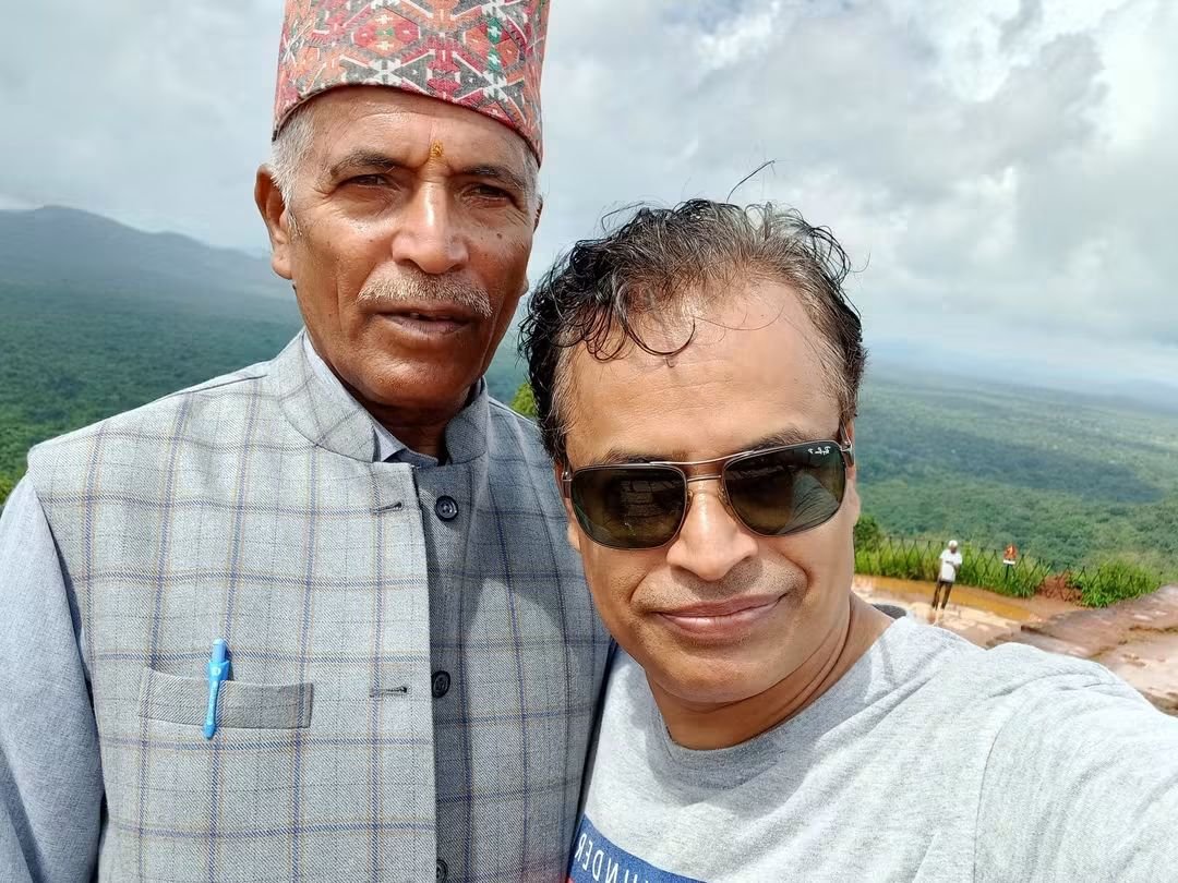gautamwagle's tweet photo. **पिता छत्रमिव स्नेहस्य, पिता दीप इव मार्गदर्शकः।**
A father is like an umbrella of love and a lamp that guides our path. https://t.co/snZuoHH2kg