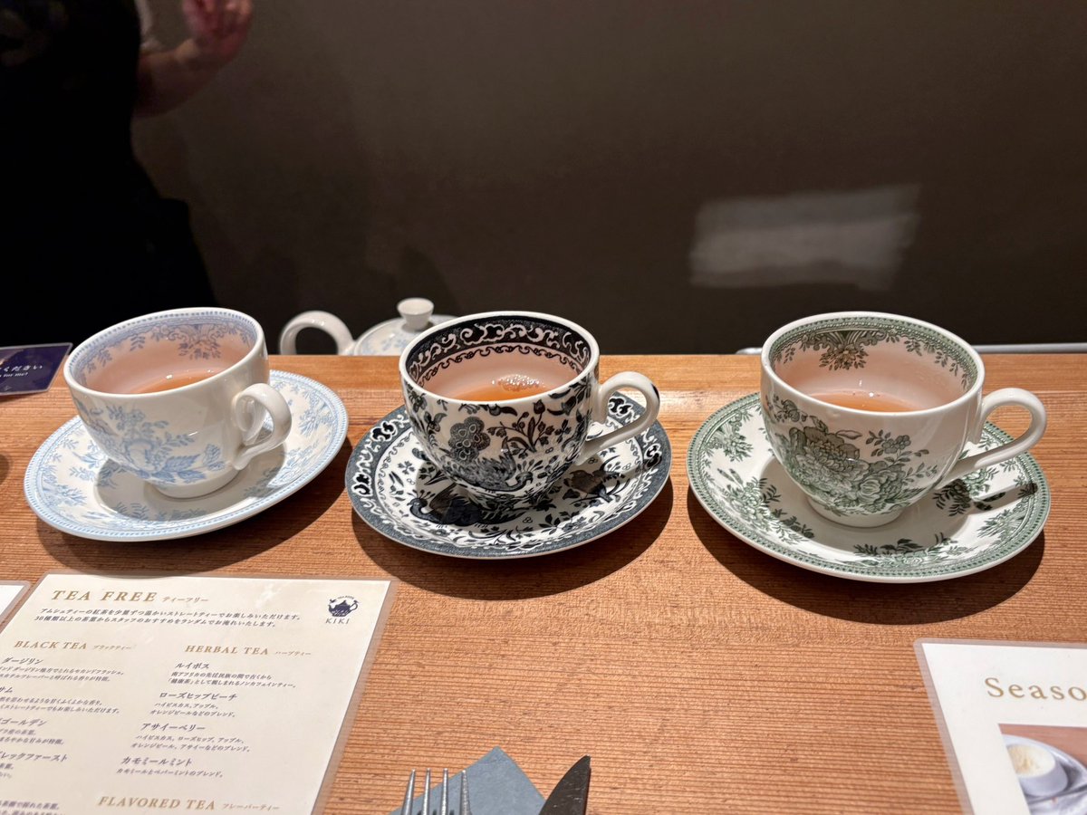5mori2's tweet photo. TEA ROOM KIKI 日比谷でアフタヌーンセット「秋、恋し」②

紅茶はティーフリーで10種類
どの紅茶も香り良く凄ーく美味しかったなぁ☕️🧡

🇬🇧の老舗陶器ブランド「バーレイ」の 食器も可愛い🫖😍 https://t.co/h2HwFzt4ME