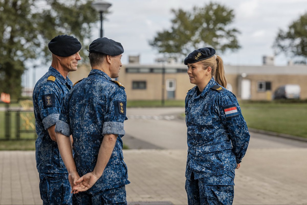Defensie's tweet photo. Prinses Amalia is gestart als werkstudent bij de Koninklijke Marine. Dit doet zij als onderdeel van het Defensity College programma waar zij aan deelneemt. Eerder was de Prinses van Oranje als werkstudent al verbonden aan de Bestuursstaf en de Koninklijke Luchtmacht. https://t.co/kvEVUns6JZ