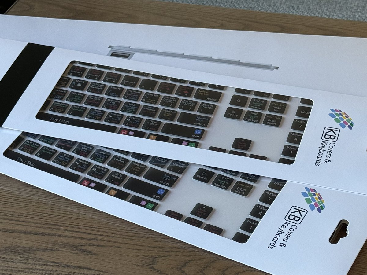 gedo12's tweet photo. 応急処置してたキーボードがダメっぽいので新しいのに入れ替え
USBポート付きがよかったから旧型で

長年使ってたKB Coversが限界だったからこっちも新調
アメリカからの送料がもったいないし予備入れて2枚買っておいた

使い古しのカバー見たら何をよく使ってるかわかるね https://t.co/qRc7KjzU6Y