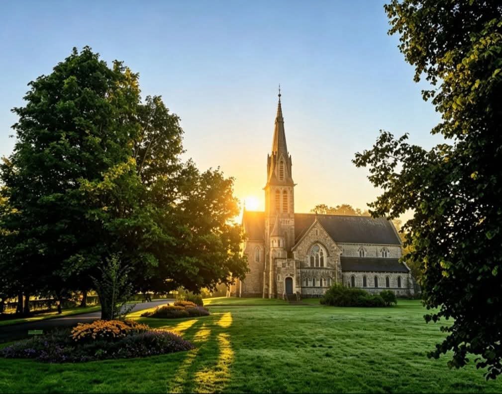 ThisIsIreland3's tweet photo. The beautiful church in Ardagh village, being illuminated by the sun ⛪☀️
📍County Longford - Ireland 🇮🇪
📸 Noel Carrigy
#Longford #Chruch #Ireland #Ardagh https://t.co/n75R1LqZEf