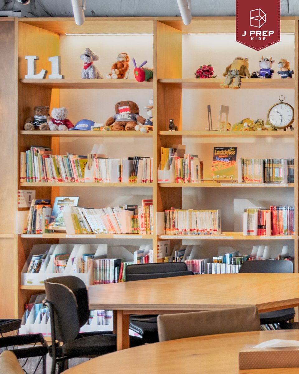 jprepkids's tweet photo. J PREP 各校舎には、Libraryコーナーがあります。
英語のレベルごとにさまざまな洋書が並んでおり、多彩なジャンルの本に触れることができます。

来塾時やお帰りの際には、ぜひLibraryコーナーに立ち寄って、お気に入りの1冊を見つけてみてくださいね。 #JPREP https://t.co/dc9odbwiag