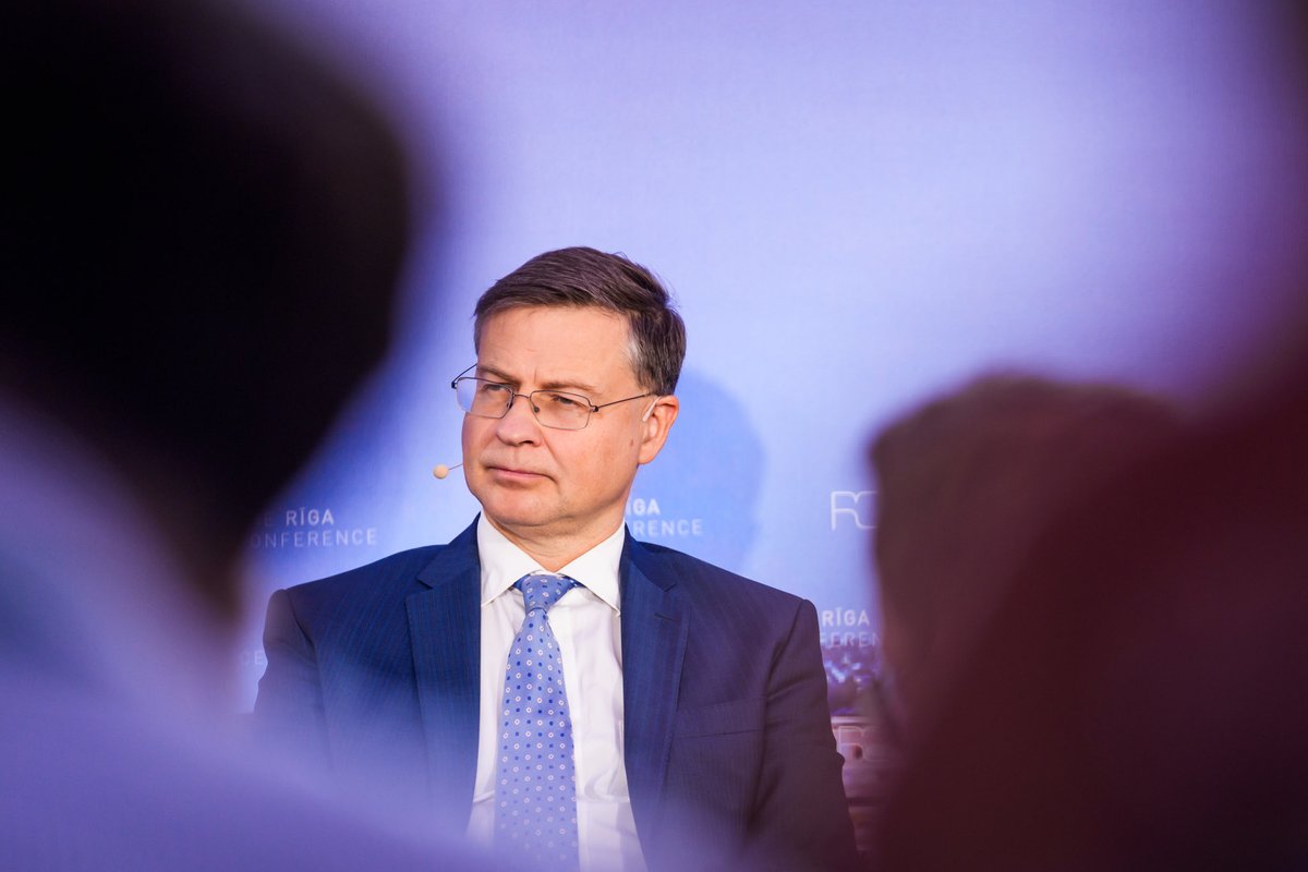 VDombrovskis's tweet photo. The #EU needs a strong economy, also as the base to build up its defence capabilities.

With Competitiveness Compass we are turning the Draghi report into policy. 

It is urgent for 🇪🇺 to:

‼️invest more in innovation & high-end tech

‼️ slash red tape 

‼️bring down barriers in the Single Market 

‼️deepen our capital markets 

Much progress has been made. 
But much more work is ahead of us.