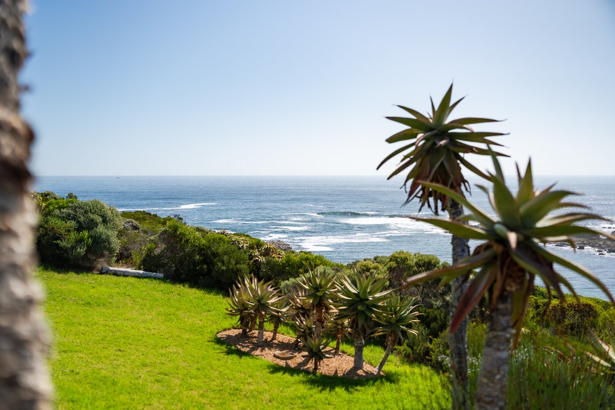 CrayfishLodge's tweet photo. Sea at the balcony. Quiet rooms. Walker Bay light.
Adults-only seafront in De Kelders.
https://t.co/DwkEBQJm5A https://t.co/5Tj0Ewy1Ka