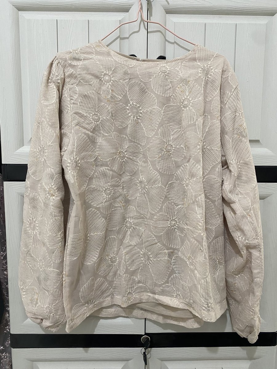 prelovedby_cc's tweet photo. WTS 70k saja nego tipiss

baju yg kanan belum pernah di pake samsek yg kiri baru 1x
alasan jual sayang aja ga kepake di lemari 🤗
minat ? dm aja https://t.co/sSGQc2hZ1T