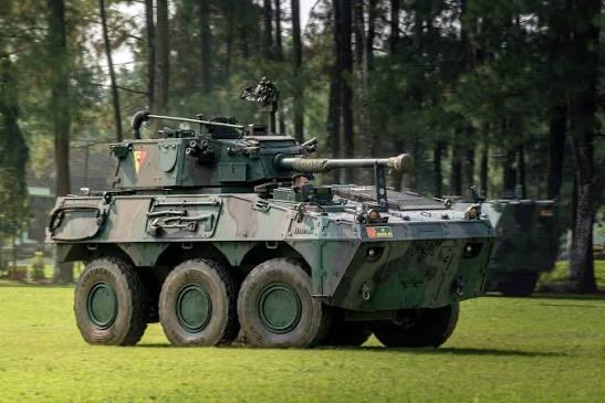 AntoniusWibow10's tweet photo. TNI AD Indonesia berencana menambah 32 unit Panser Badak 6x6 Fire Support Vehicle (FSV) guna memperkuat alutsista satuan kavaleri. Kendaraan tempur pendukung tembakan berkanon 90mm Cockerill ini dikembangkan oleh PT Pindad.

🔗 Sumber di bagian reply👇 https://t.co/SaPl3OtDZ2