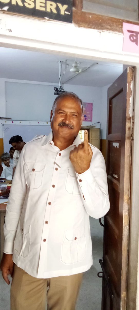RafeekKhanInc's tweet photo. मैंने अपना वोट दे दिया है!
आप भी अपना वोट दे!
#नगर_निकाय_चुनाव #VoteForCongress
#JaipurNagarNigam #Elections2026 #MLARafeekKhanInc
#Adarshnagar #Jaipur #Rajasthan https://t.co/LcgMyA2D65