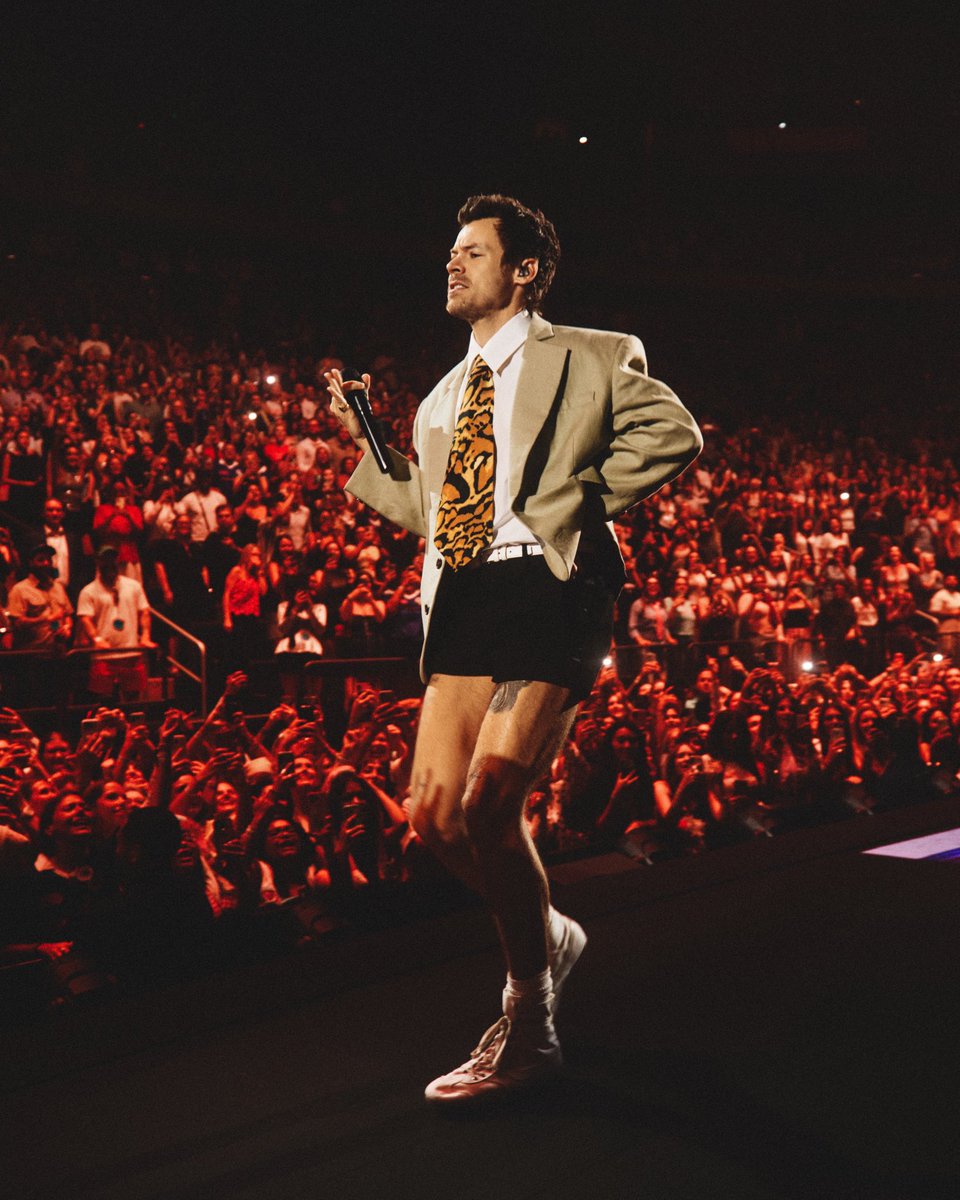 hsdtogethertour's tweet photo. Harry on stage at Madison Square Garden in New York City - 5 September 

📸 Anthony Pham https://t.co/xCdJMdf9A9