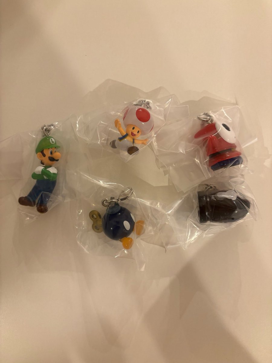 pado_hobi's tweet photo. ガチャガチャ　スーパーマリオ　めじるしアクセサリー　交換
【譲】ルイージ　キノピオ　ボムへい　キラー　ヘイホー
【求】ヨッシー

郵送での交換希望よろしくお願いします。 https://t.co/W219QkotSk