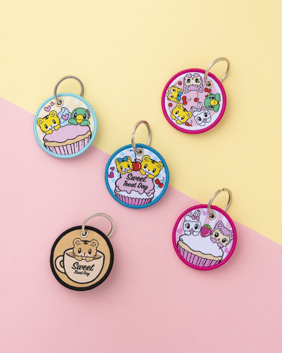 shima_official's tweet photo. ＼ KIDDY LANDで販売中！🛍️✨ ／
みんな、もうお店には行ってくれたかな？👀💖

実はMy Roomがテーマのグッズだけじゃないんです！
他にもテンションが上がる可愛いアイテムがたくさんKIDDY LANDに並んでいるよ♪
ぜひお店で手に取ってみてね☺

KIDDY LANDで販売中！🛍️
--------------------
■＆Shimajiro レピア織キーホルダー　全5種　980円(税別)
■＆Shimajiro ふんわり　ワッペン　全5種　720円(税別)
■＆Shimajiroノンアイロンワッペンシールワッペン　全5種　600円(税別)
--------------------
○期間○
9月11日～24日
※広島パルコ店のみ9月19日～10月14日
--------------------
○対象店舗○
原宿店、新宿店、池袋サンシャインシティ店、大阪梅田店、京都四条河原町店、名古屋パルコ店、神戸店、金沢フォーラス店、福岡パルコ店、鹿児島店、広島パルコ店
--------------------

ほかのグッズ情報はInstagramをチェック✅
https://t.co/cWxceq2bp3」✅

#しまじろう #アンドしまじろう #キデイランド #MyRoom