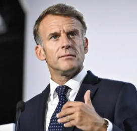 dobsky33's tweet photo. Réaction d' @EmmanuelMacron à la mort du délinquant Nahel Merzouk tué par un policier : 
C'est inexcusable !

Réaction d' @EmmanuelMacron à la mort d'Etienne Droin tué par un Soudanais sous OQTF :
Rien ! https://t.co/KF2TtjXQVp