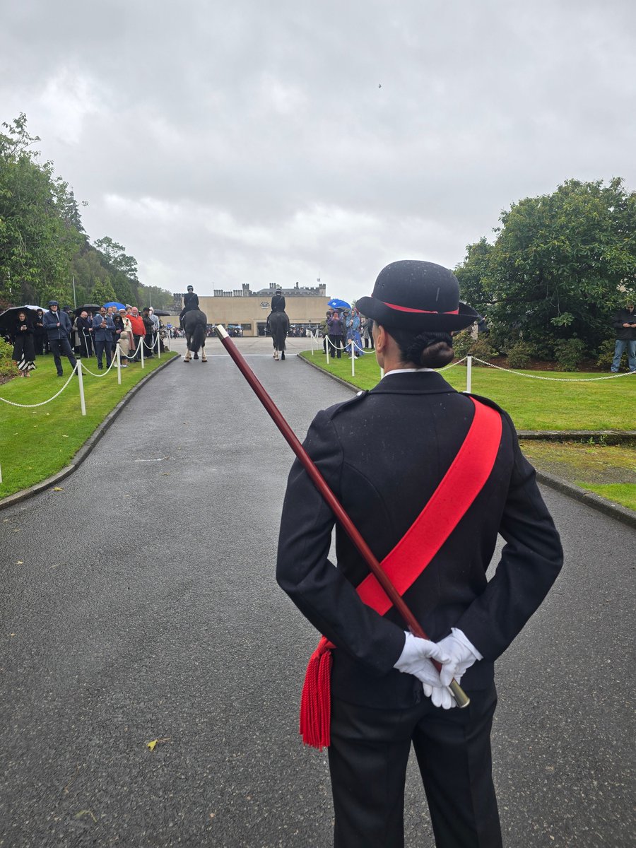 PSOSCollege's tweet photo. Following the completion of their initial training, recruits celebrate their achievements at a pass out parade, at Police Scotland Headquarters, Tulliallan.

The new officers are joined by the Police Scotland Federation Pipe Band and the mounted unit. 🐴 

#LifeOfAProbationer https://t.co/YZwe2SocYV