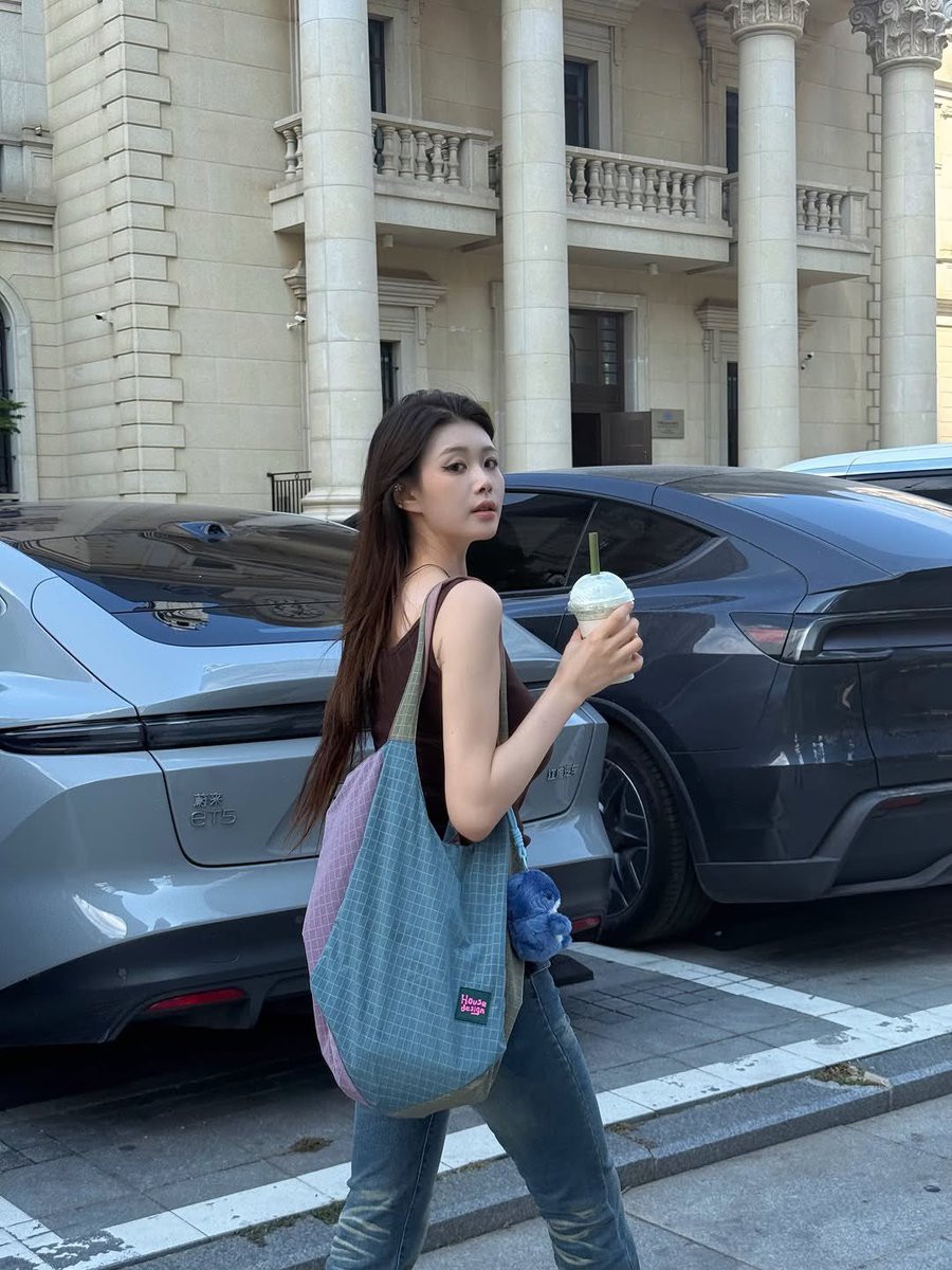 Swan_global_'s tweet photo. Repost from @ur_swan.ing
•
🥑🥛

🚶‍♀️

☀️

아보카도요거트스무디냠

이거진짜미친맛

하오츠✨

🦈

😲

마사지까지 야무지게 받기

즐거웠던 대련여행 끄읕-💕 https://t.co/LTOFhiLkhR