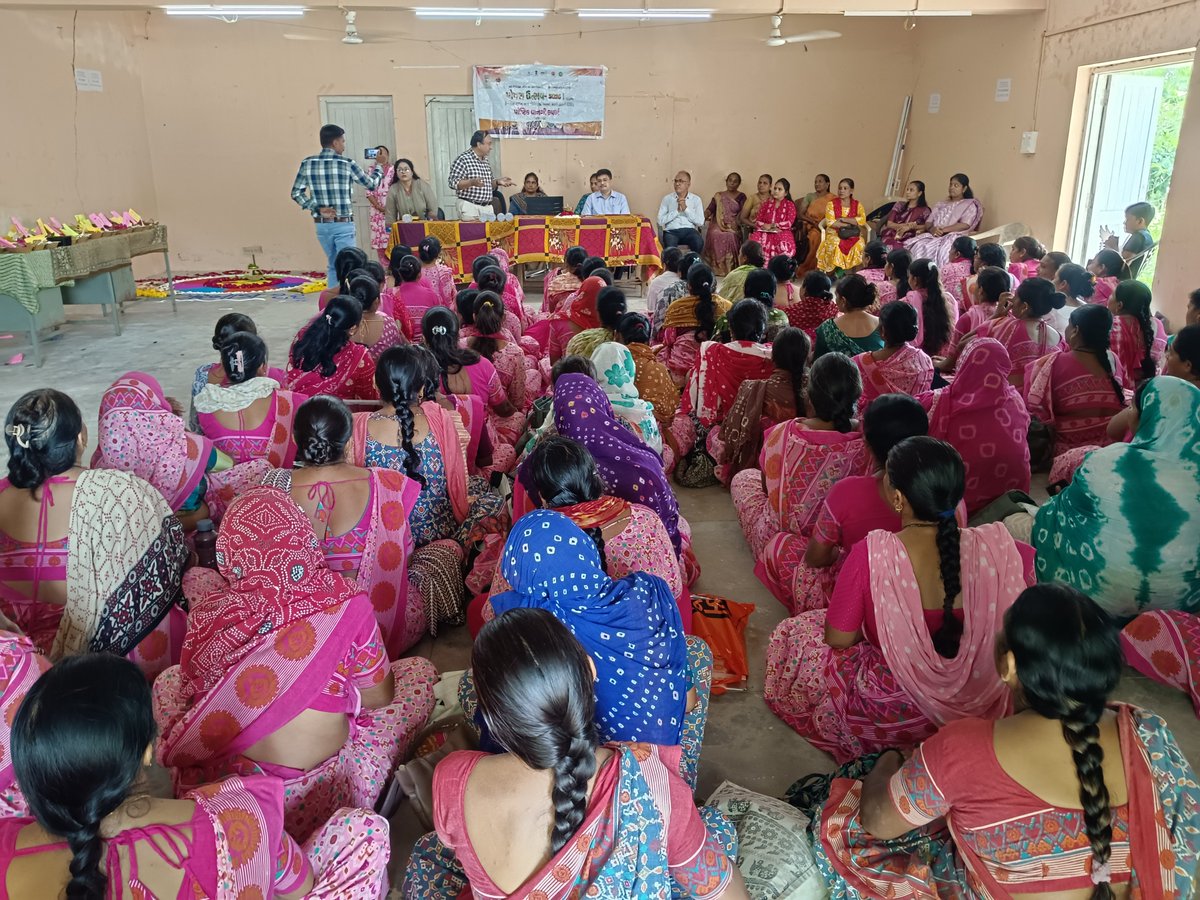 1Garbada's tweet photo. પોષણ માસની ઉજવણી અંતર્ગત આગોતરા આયોજન માટે ગરબાડા ઘટક 2 ના આંગણવાડી કાર્યકારોની મિટિંગ યોજાય.@DahodDdo @manisha_vakil @CollectorDahod https://t.co/S3SMfBckly