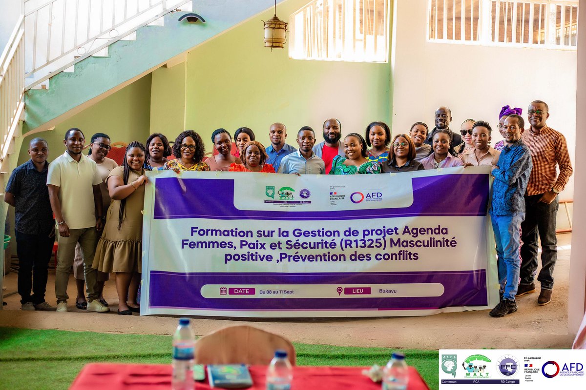 ffcrdc's tweet photo. Après trois jours d’apprentissage, d’échanges et de réflexion, l’atelier de renforcement des capacités sur la Gestion de projet, l’Agenda Femmes, Paix et Sécurité (Résolution 1325), la masculinité positive et la prévention des conflits s’est clôturé à Bukavu.

En RDC, l’enjeu aujourd’hui est de ne pas limiter la 1325 à un engagement politique ou à un cadre théorique, mais de la traduire en actions concrètes au niveau national, provincial et communautaire. Cela implique de renforcer la participation effective et significative des femmes dans les espaces de décision, de soutenir leur leadership et de reconnaître leur rôle comme actrices de paix.

Durant cet atelier, les participant·e·s ont ainsi réfléchi aux moyens de prévenir les conflits, renforcer la participation des femmes, promouvoir une masculinité positive et faire de l’Agenda Femmes, Paix et Sécurité un véritable outil d’action au sein des communautés.

Cette formation s’inscrit dans le cadre du projet « Femmes, Paix et Sécurité en Afrique centrale », mis en œuvre dans les provinces du Nord-Kivu, Sud-Kivu et Ituri, avec le financement de l’Agence Française de Développement (AFD). @AFD_France