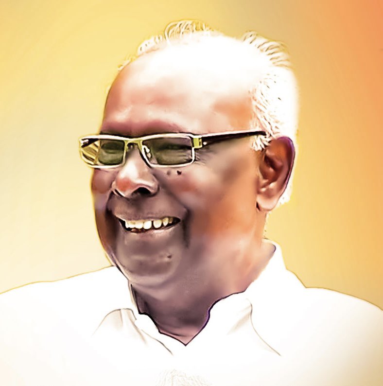 AmmavinVazhi's tweet photo. தமிழறிஞரும், பிரபல பட்டிமன்ற நடுவருமான திரு.சாலமன் பாப்பையா அவர்கள் வயது முதிர்வால் காலமானார் என்ற செய்தியறிந்து மிகவும் வருத்தமுற்றேன்.

தமிழ் பேராசிரியர், எழுத்தாளர், பட்டிமன்ற பேச்சாளர், நடுவர் மற்றும் நடிகர் என பன்முக திறமை கொண்டவர் திரு.சாலமன் பாப்பையா அவர்கள்.  அனைவருக்கும் புரிந்திடும் வகையில், ஜனரஞ்சக முறையில், நகைச்சுவை உணர்வோடு ஆயிரக்கணக்கான பட்டிமன்றங்களில் பங்கு பெற்று, தனது தனித்துவமான முத்திரைகளை பதித்தவர் திரு.சாலமன் பாப்பையா அவர்கள்.  திருக்குறளுக்கு எளிய நடையில் விளக்க உரை எழுதிய பெருமைக்குரியவர். பத்மஸ்ரீ விருது, கலைமாமணி விருது உள்ளிட்ட பல்வேறு விருதுகளுக்கு சொந்தக்காரரான திரு. சாலமன் பாப்பையா அவர்களின் மறைவு தமிழ் கலை உலகிற்கு யாராலும் ஈடு செய்ய முடியாத ஒரு பேரிழப்பாகும்.

தமிழறிஞர் திரு. சாலமன் பாப்பையா அவர்களை இழந்து வாடும் அவருடைய குடும்பத்தினருக்கும், நண்பர்களுக்கும் தமிழ் இலக்கிய கலை உலகினருக்கும் எனது ஆழ்ந்த இரங்கலையும், அனுதாபத்தையும் தெரிவித்துக் கொள்கிறேன். அன்னாரது ஆன்மா இறைவன் திருவடி நிழலில் இளைப்பாற எல்லாம் வல்ல ஆண்டவனை வேண்டுகிறேன்.