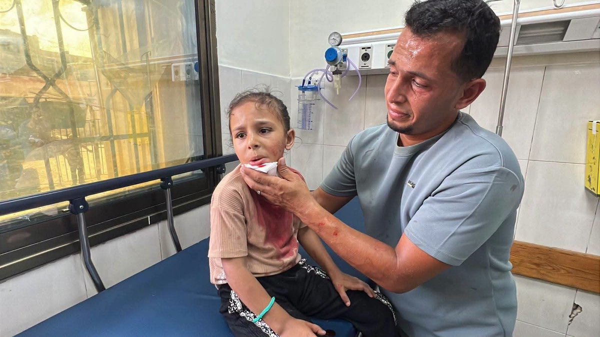 LayanMoham59599's tweet photo. Children were injured in an attack in Al-Mawasi a short while ago. https://t.co/KpOvbJXQHV