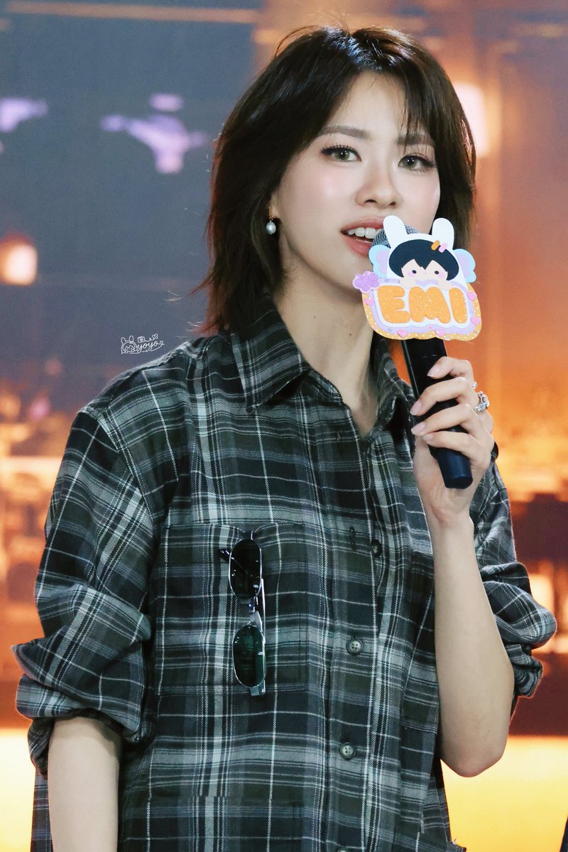 yuyuyu425127's tweet photo. I love these effortless little moments of Emi. Every look and every smile feels worth holding onto.🧡

#MoonshadowSeriesLIVE  
#emiamily https://t.co/cVsbh0coZm