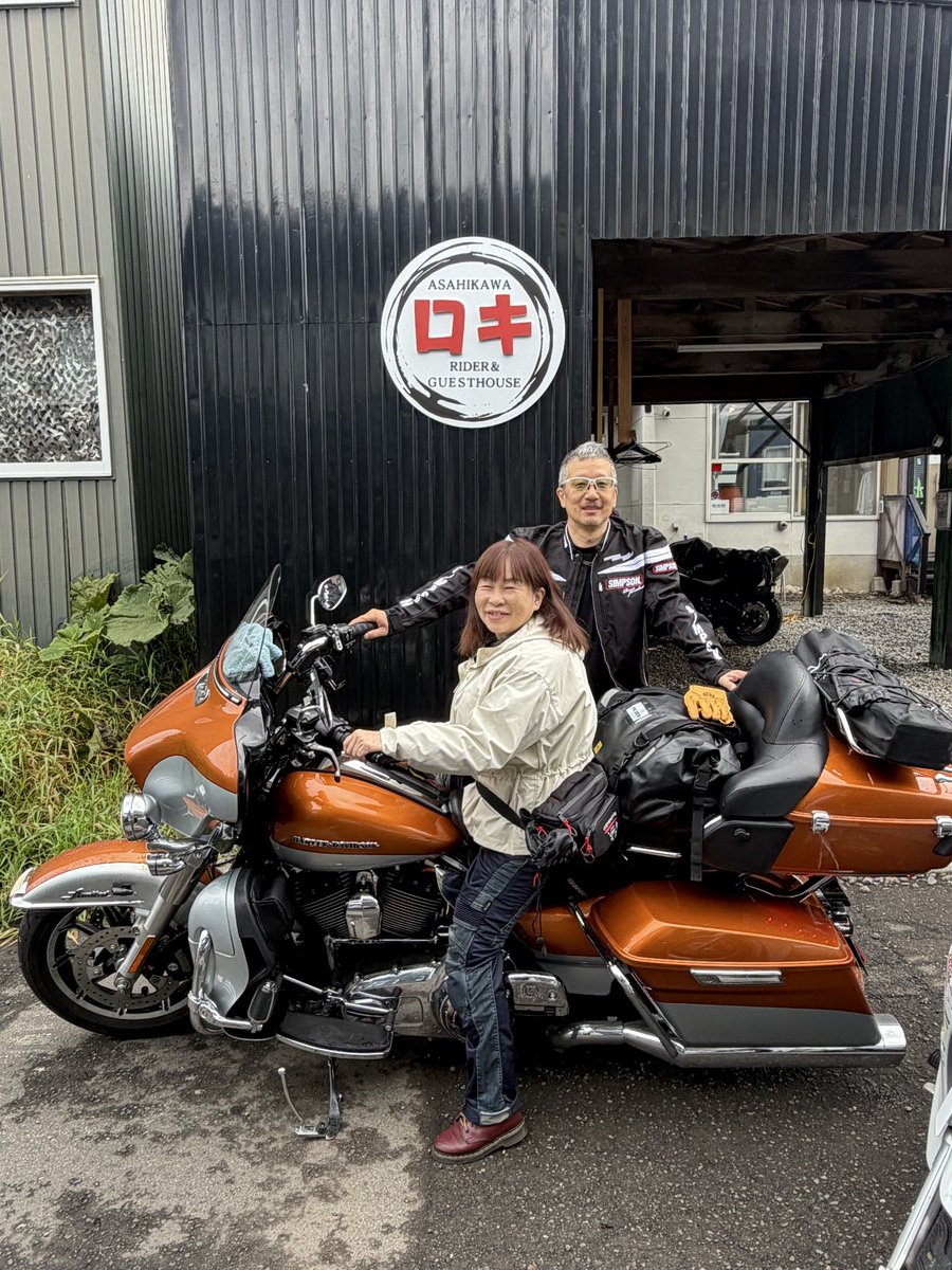 raidrhouseROKI's tweet photo. 愛���から素敵なご夫婦
昨年はご主人がソロで今年はご夫婦でお越しくださいました😊

9月空きありますのでご予約ください😊

女性も気軽に泊まれる宿
フェリー降りたらとりあえずロキ😊
＊『日本一周の旅人』応援宿

#ライダーハウスロキ #旭川ロキ #ロキ #北海道ツーリング #バイク女子 https://t.co/EXww2GFR38