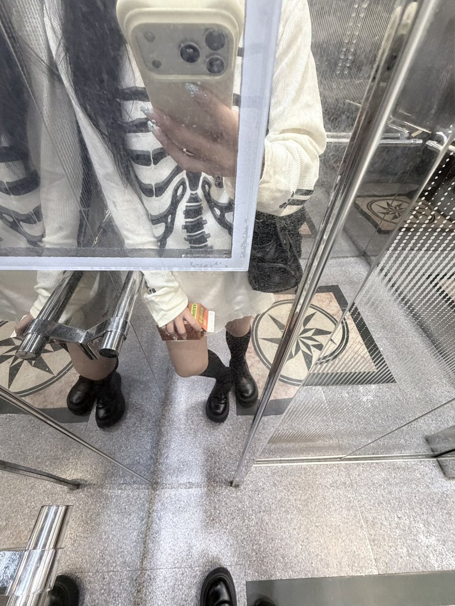 ekv3o's tweet photo. 최근에 옷 산거 다 넘넘 맘에 들쟈니〰️💗💗 https://t.co/ItgM5Xzln9