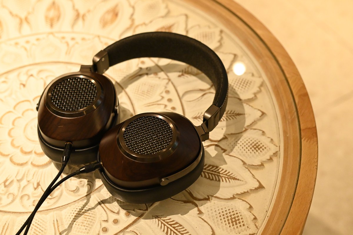sivgaaudio's tweet photo. SIVGA Anserは、洗練されたデザインとバランスの取れた自然なサウンド、そして卓越した職人技を融合させ、真に際立ったリスニング体験を生み出します。

#SIVGA #Anser #HiFi #ヘッドホン https://t.co/GZ1AvsrgIc