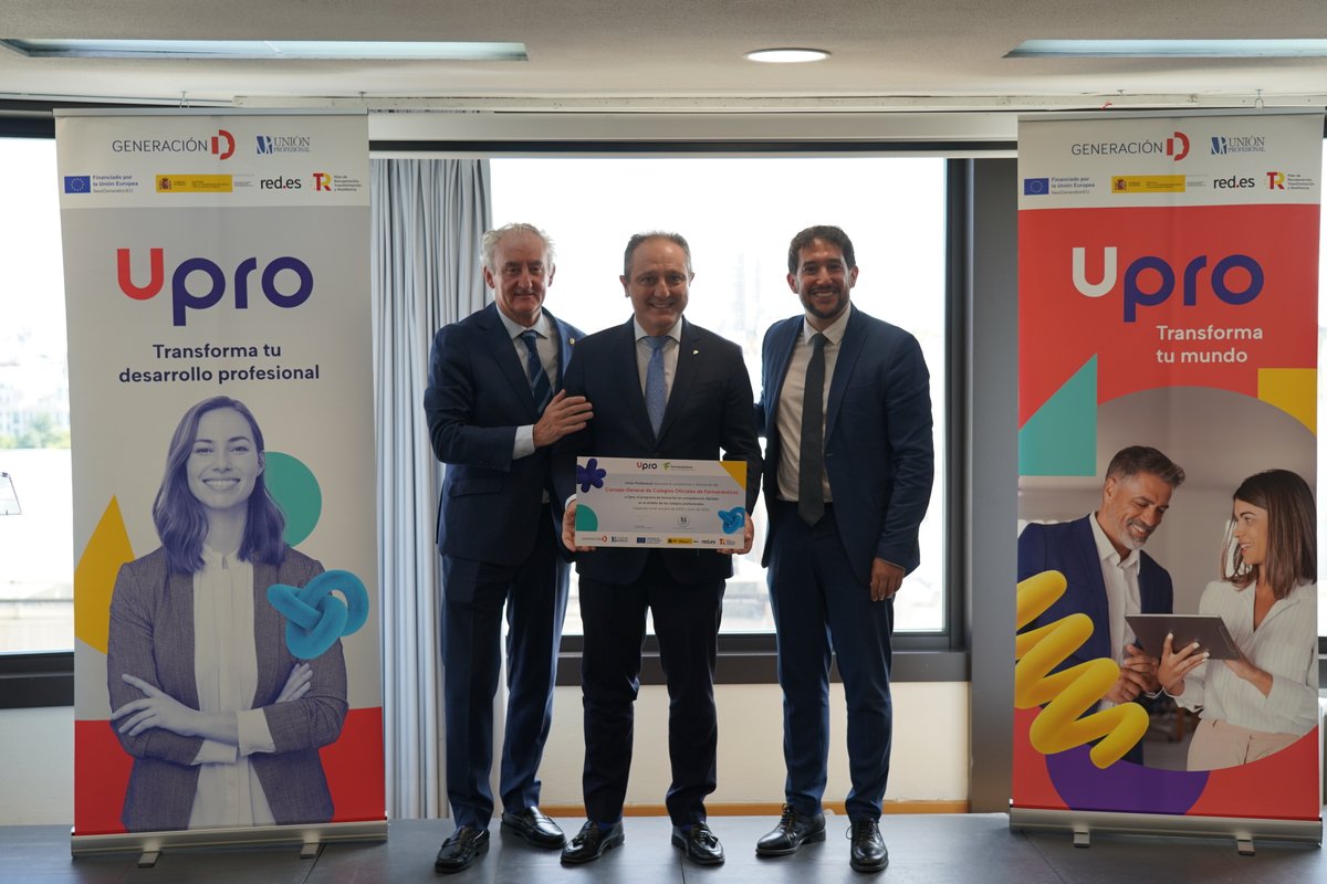 Farmaceuticos_'s tweet photo. 💻 @UProfesional clausura #UPRO, programa formativo en digitalización pionero en nuestro país.
⚪ Más de 7.000 farmacéuticos se han formado en Competencias DIgitales.
💬 Jesús Aguilar, @PresidenteCGCOF: "Cuando unimos fuerzas en favor del interés general, los resultados son excepcionales".
📰 https://t.co/4FdtxRvPp3