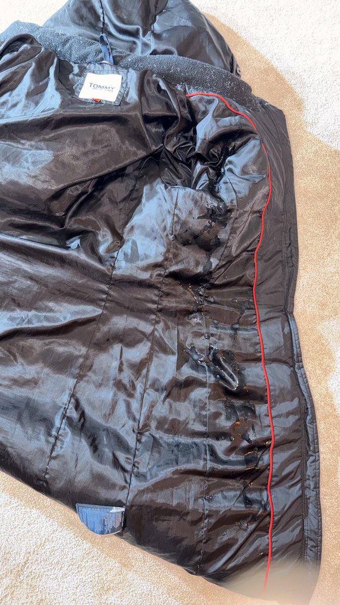satinxpufferdal's tweet photo. FUCKING AMAZING CUMSHOT ON MY BLACK WOMENS TOMMY HILFIGER DOWN COAT 💦💦💦💦 
#cumshot
 #tommyhilfiger https://t.co/ZoGW5OEYJI