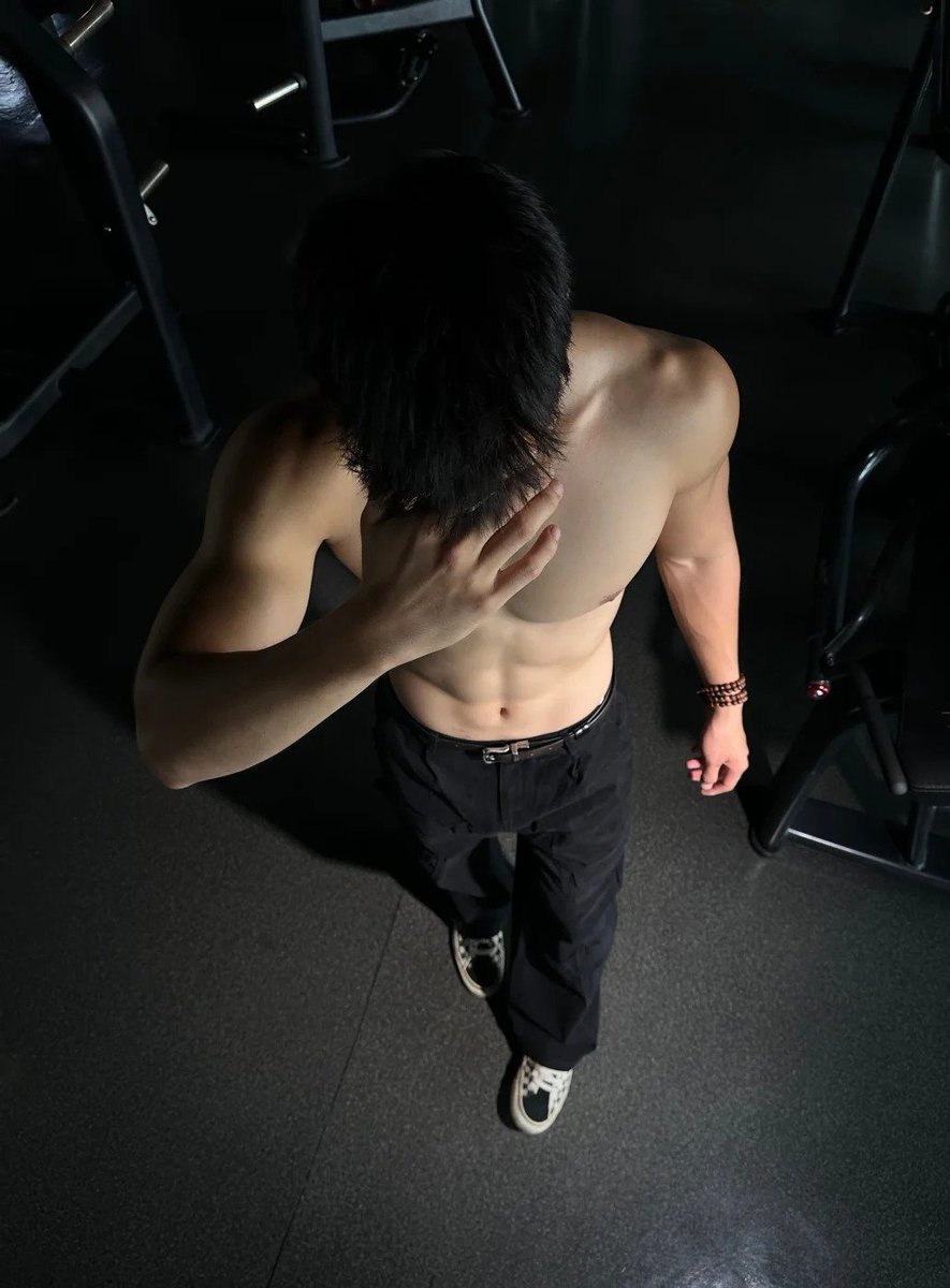 bbdsmdbzd's tweet photo. 抓一个人过来跟我拍，拍完放你回家
#腹肌 #柏拉图 #肌肉男 #男友力 #宽肩窄腰 https://t.co/OOUuRAVxIj