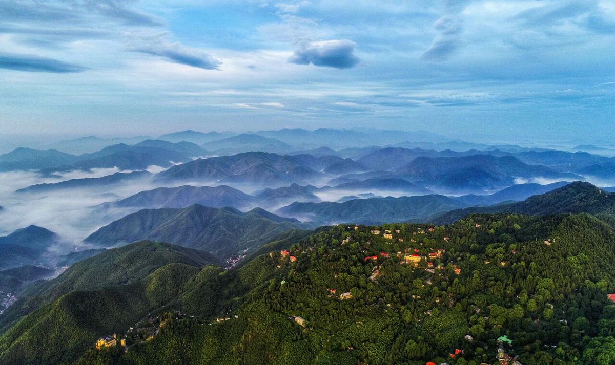 Hi_Deqing's tweet photo. Shanghai creatives launch "OR" across three Moganshan sites—mountain, village, and street. Tin sheds, floral cottages, glass walls: each pours wild coffee, stocks local farm goods, and hosts events.
#Moganshan #ORCafe #RuralRevival #ShanghaiCreatives #Zhejiang https://t.co/vuVbIHNKWv