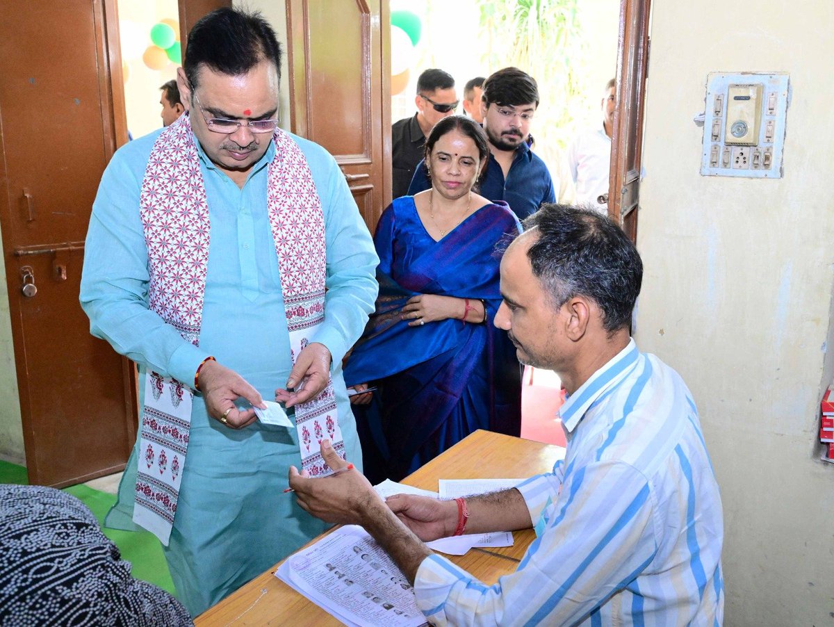 DIPRRajasthan's tweet photo. Municipal Corporation Elections - 2026

Chief Minister Bhajan Lal Sharma cast vote with his family
Appealed for maximum participation in the festival of democracy

https://t.co/En0lC6Uoq6 https://t.co/uiYDaZ0TtY
