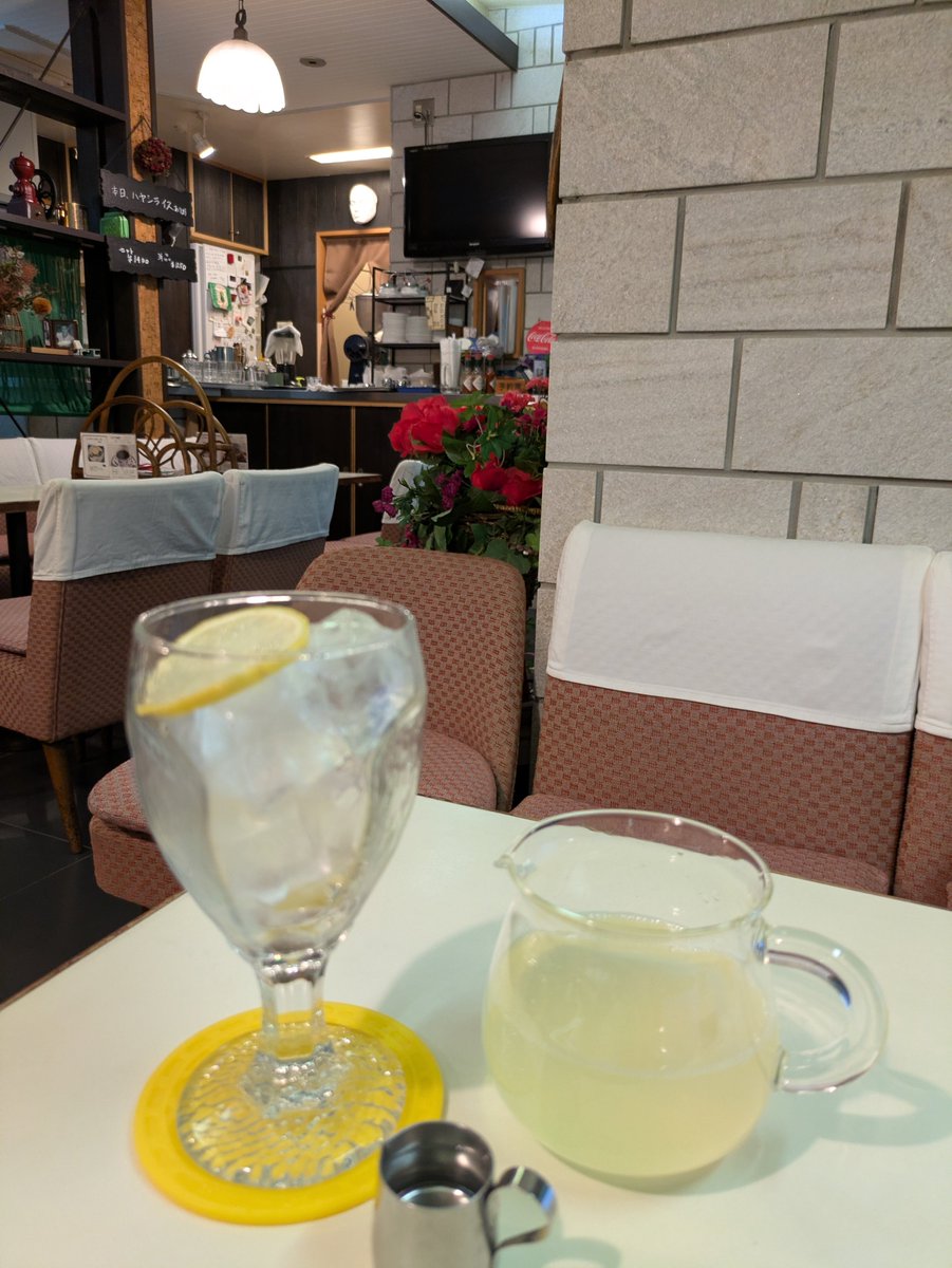 Rose_bleue_s's tweet photo. レスカで口の中をサッパリさせたよ🍋
10年ぶりに行ってきた。

@画廊喫茶ミロ　お茶の水

#純喫茶コレクション https://t.co/qvgKR0YlAd