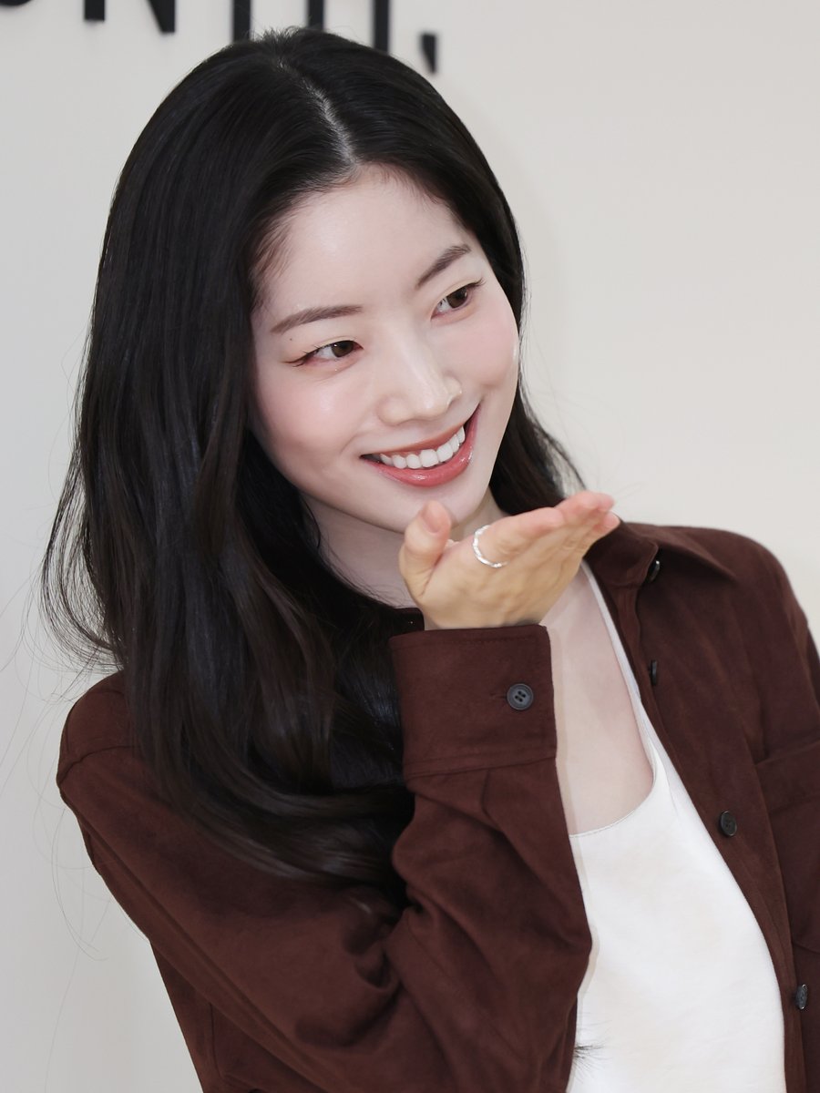 kun_once2129's tweet photo. 260911 텐먼스 성수 팝업스토어 오픈 이벤트 다현 기사 사진
#다현 #DAHYUN
#트와이스 #TWICE
@JYPETWICE https://t.co/GozD2isRjM