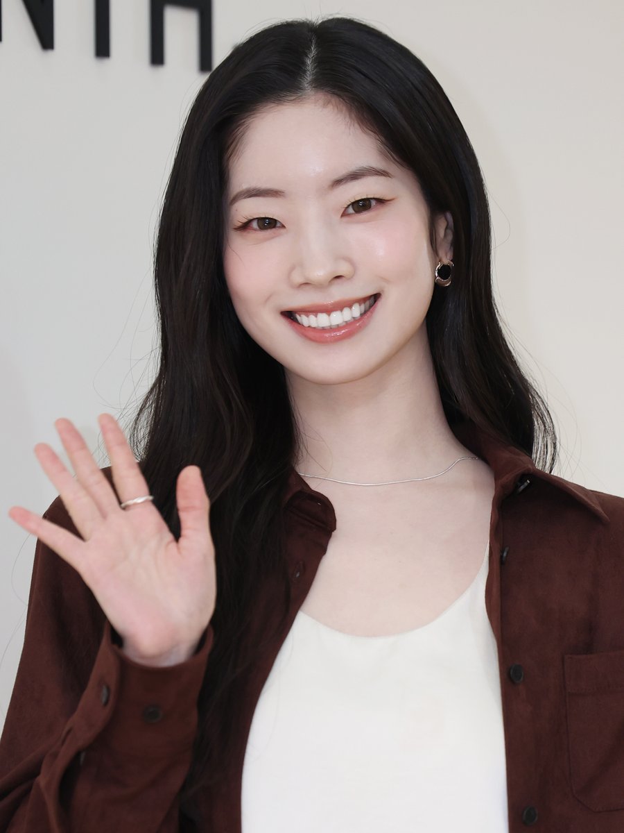 kun_once2129's tweet photo. 260911 텐먼스 성수 팝업스토어 오픈 이벤트 다현 기사 사진
#다현 #DAHYUN
#트와이스 #TWICE
@JYPETWICE https://t.co/GozD2isRjM