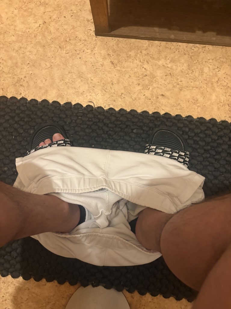 PatronAbdel91's tweet photo. Qui va me servir de PQ 🧻 https://t.co/HfWdCJN5Mq