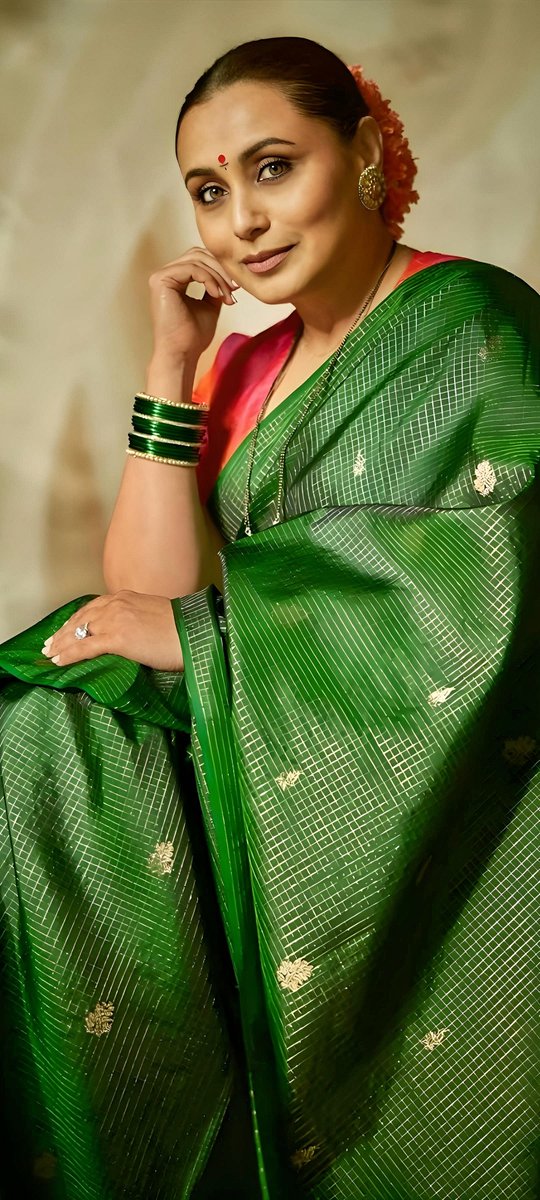 WallpaperIndian's tweet photo. Decades in cinema, but her grace remains completely untouched 😘
The one and only 👑 Rani Mukerji 💚
#RaniMukerji #Rani https://t.co/Orx7IOvucT