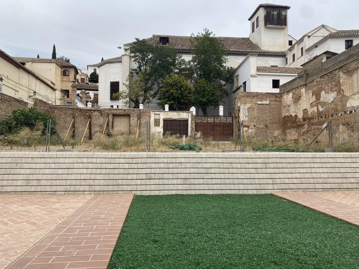 baetis77's tweet photo. El Maristán de Granada fue un hospital andalusí, construido en el siglo XIV por Muhammad V, para la población sin recursos, siendo uno de los ejemplos de arquitectura no residencial de la Granada andalusí. 
Tras la conquista cristiana pasó a ser la casa de la moneda https://t.co/ZbERAfqeve