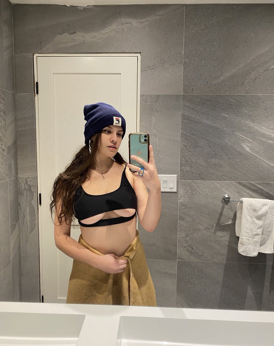 rubypeach809's tweet photo. Which do men prefer? Low or high?🤭 https://t.co/HaRZuXM4ev