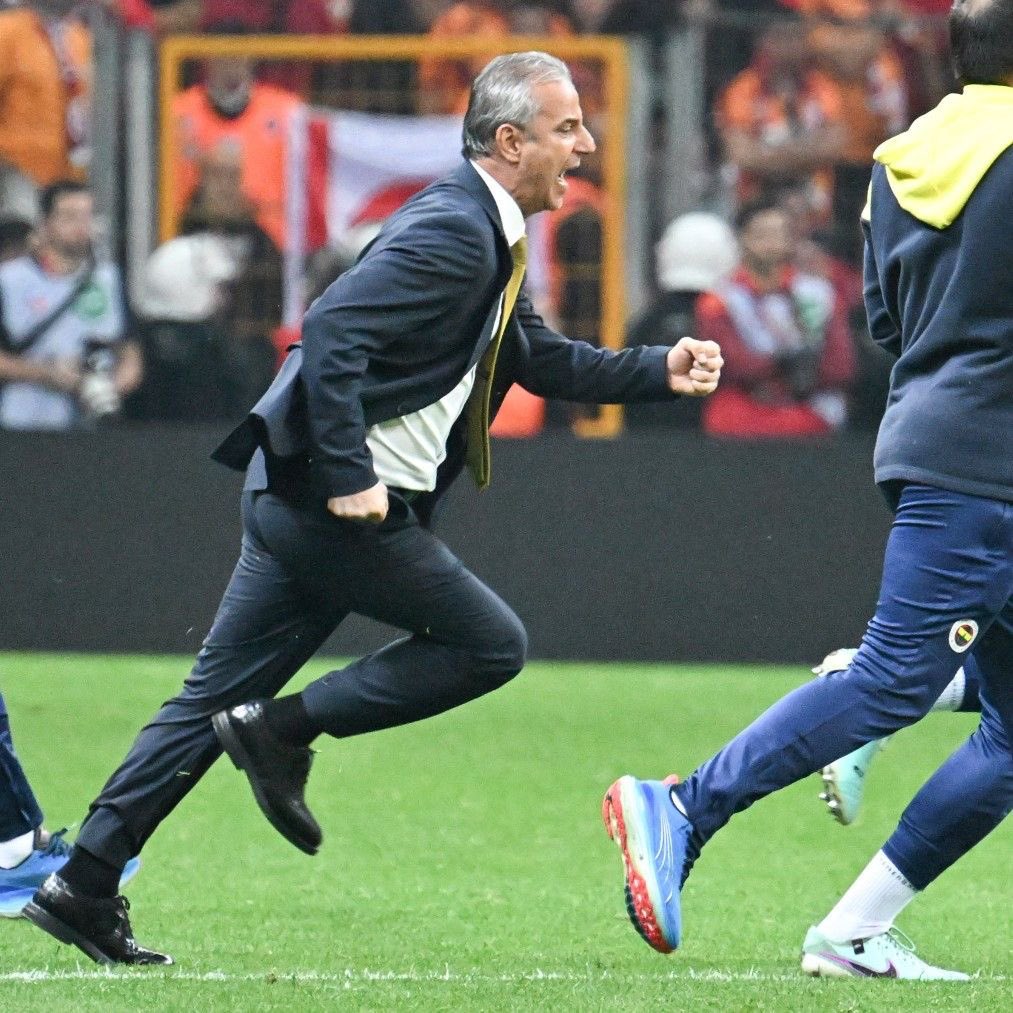 fenerbbahcce's tweet photo. ADAM GİBİ ADAM İSMAİL KARTAL💛💙 https://t.co/CigtzskJtG