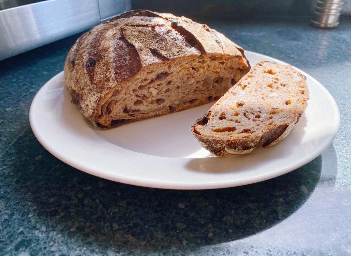SONELALYADAV9's tweet photo. Just nailed my first homemade sourdough loaf! Crusty exterior, chewy crumb, and the smell filling the whole apartment = pure baking joy  Who else’s weekend got creative in the kitchen， https://t.co/HtUfA0K4z7