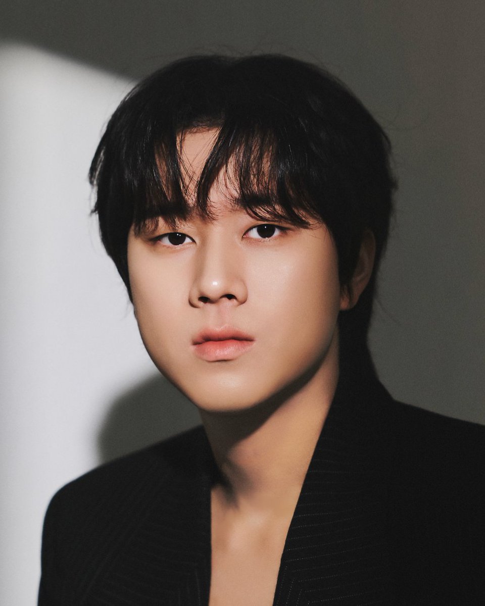 LEEMUJIN_GLOBAL's tweet photo. [📸]

Lee Mujin’s New Profile Photo Part 3

@.questionnote please release more photos. I know there were many photos taken 🙏🏻

#LEEMUJIN #이무진 https://t.co/70C3BrNF3q