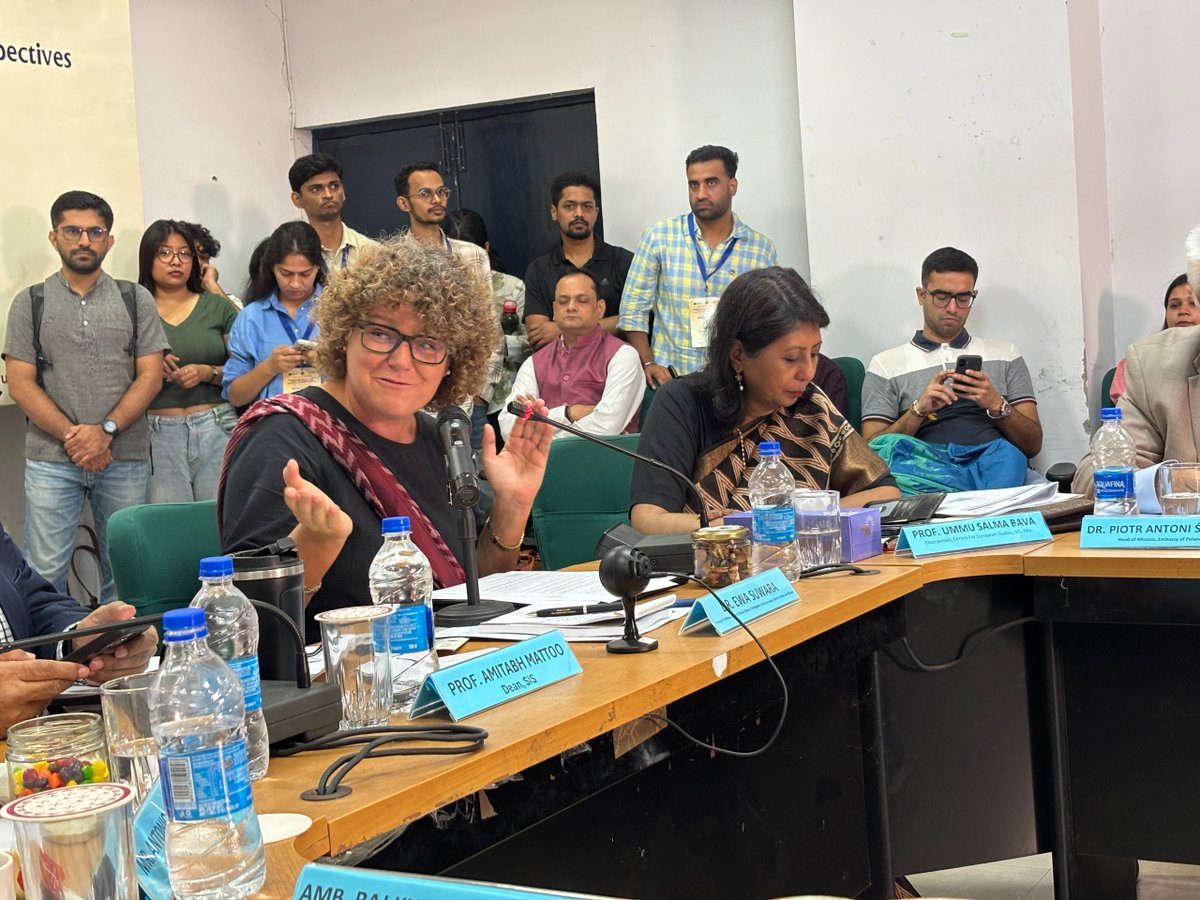 EU_in_India's tweet photo. Dr. Ewa Suwara, Chargé d’Affaires a.i. of the EU Delegation to India &amp; Bhutan, joined the inaugural session of JNU’s international conference on regional integration as Chief Guest.
Her interactions with students &amp; participants added to a rich exchange of ideas and perspectives. https://t.co/BX2HNVYWmh