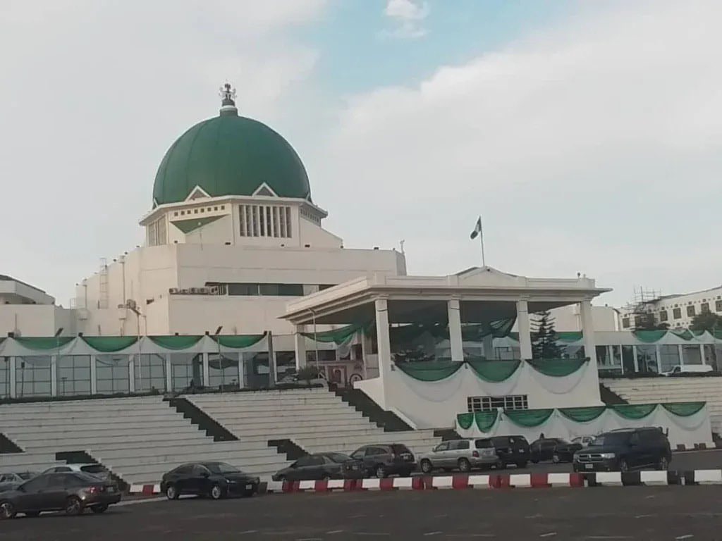 MobilePunch's tweet photo. 𝗝𝗨𝗦𝗧 𝗜𝗡: 𝗡𝗮𝘁𝗶𝗼𝗻𝗮𝗹 𝗔𝘀𝘀𝗲𝗺𝗯𝗹𝘆 𝘀𝘂𝘀𝗽𝗲𝗻𝗱𝘀 𝗼𝗳𝗳𝗶𝗰𝗶𝗮𝗹 𝘃𝗶𝘀𝗶𝘁𝘀 𝘁𝗼 𝗦𝗼𝘂𝘁𝗵 𝗔𝗳𝗿𝗶𝗰𝗮

𝗥𝗲𝗮𝗱 𝗠𝗼𝗿𝗲: https://t.co/rkR8zugvrG https://t.co/ZAAUm09zD7