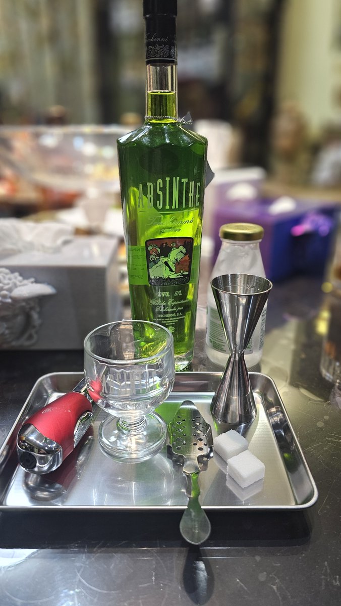 QCDai's tweet photo. The Green Fairy https://t.co/bSEW7LuUt7