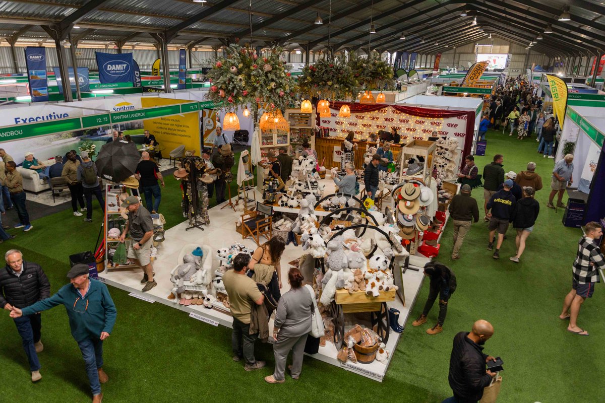 GrainSA's tweet photo. Gister was Dag 2 by NAMPO Kaap!
Van bekende gesigte en lekker geselsies tot nuwe mense en ongelooflike uitstallers — daar is hope om te sien en te doen!
Nog nie by ons uitgekom nie? Kom kuier vandag of môre voor 12:00! 👋🌱
#GraanSA #Landbou #NAMPOKaap https://t.co/iAexpTiqJr