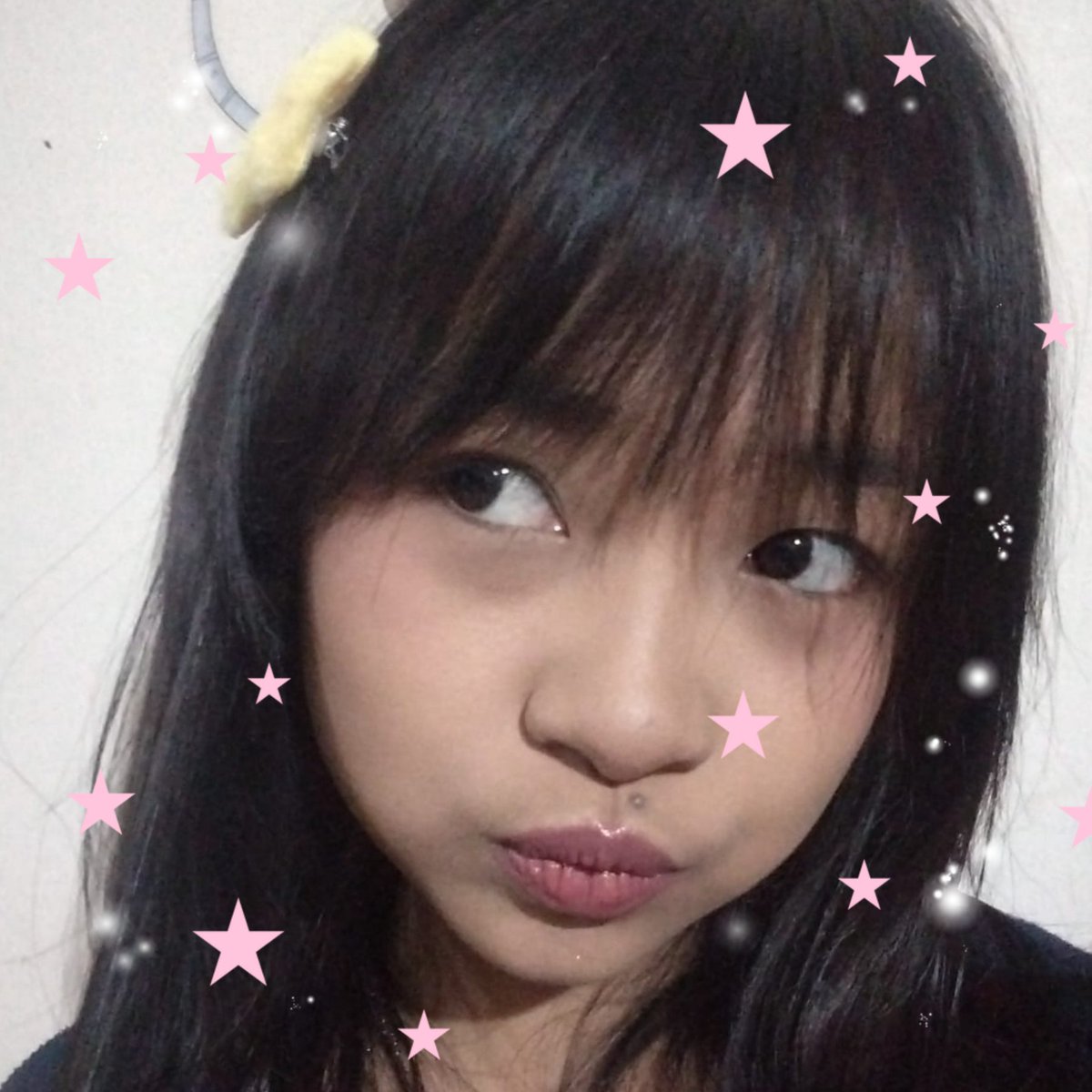 hanchyra's tweet photo. [QUEER FRIENDSHIP APPLICATION]

name : kira kira ajalah 
age : 18 almost 19, but still 18
occupation : (bukan) maba 
zodiac : Libra
height : 150 (TRUST ME INI GA PENDEK)
hobby : merajut, baca buku (fiksi), dengerin musik &amp; ngomong sendiri 
fun fact : bisa tidur jam 2 bangun jam 5 https://t.co/eymid6ekLv