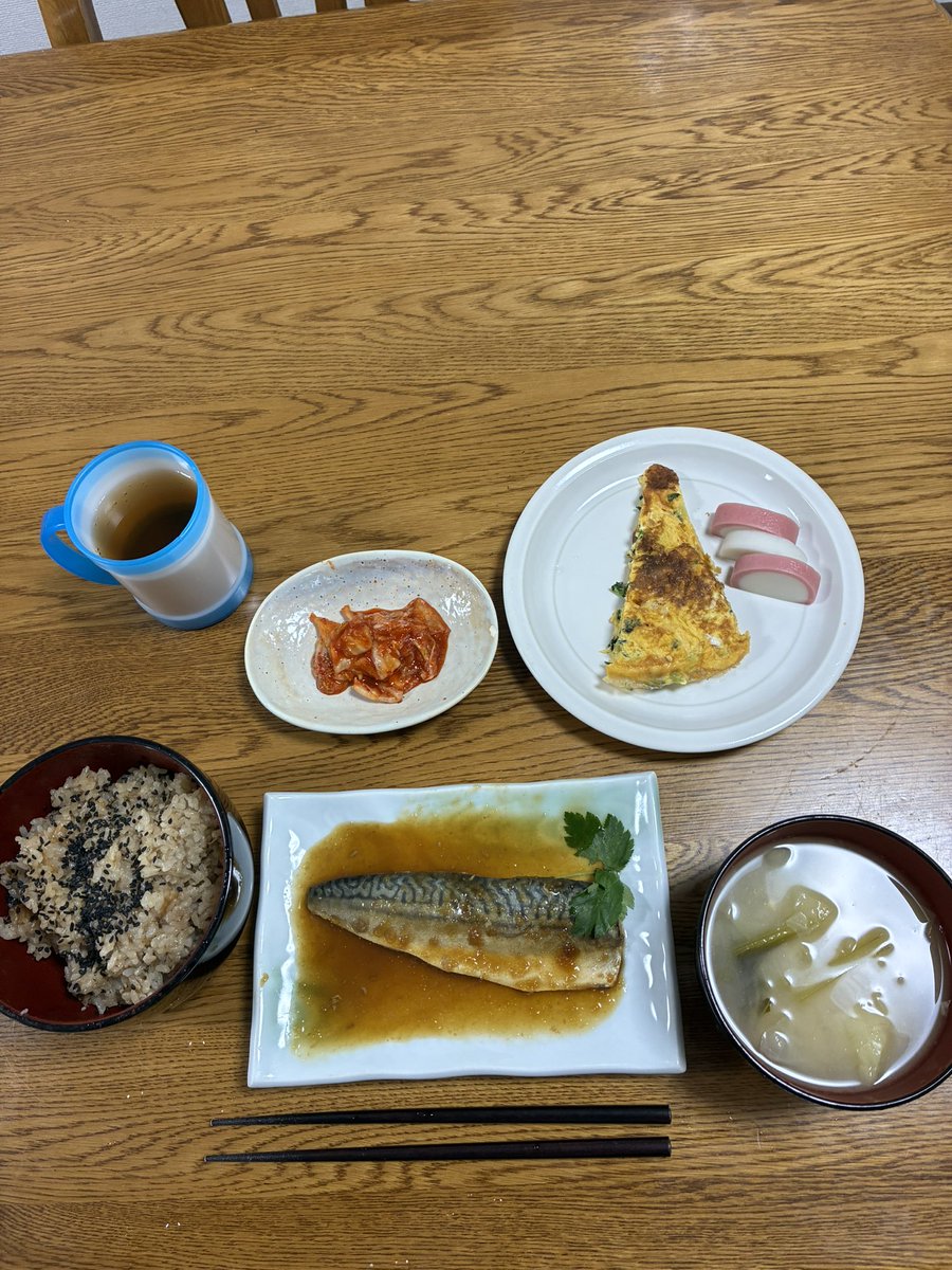 shimizuytk's tweet photo. こんばんは。

今日もＡ型作業所に行って仕事をして来ました。まだ契約関係の書類が残っていますが今週は無事に通えました。
明日は月一の靖国神社参拝に行きますが、無事にＡ型作業所に通い始められた事を感謝して来ようと思います。
今晩の夕食は鯖でした。
美味しかったです。 https://t.co/ZkKvqyCwzN