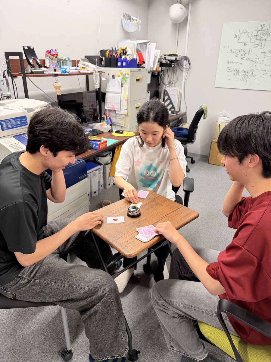 nmdl_mizo's tweet photo. ちなみに，応用物理学会に参加していない学生たちも，東京で楽しく過ごしています！ https://t.co/XHj5DOUVU0