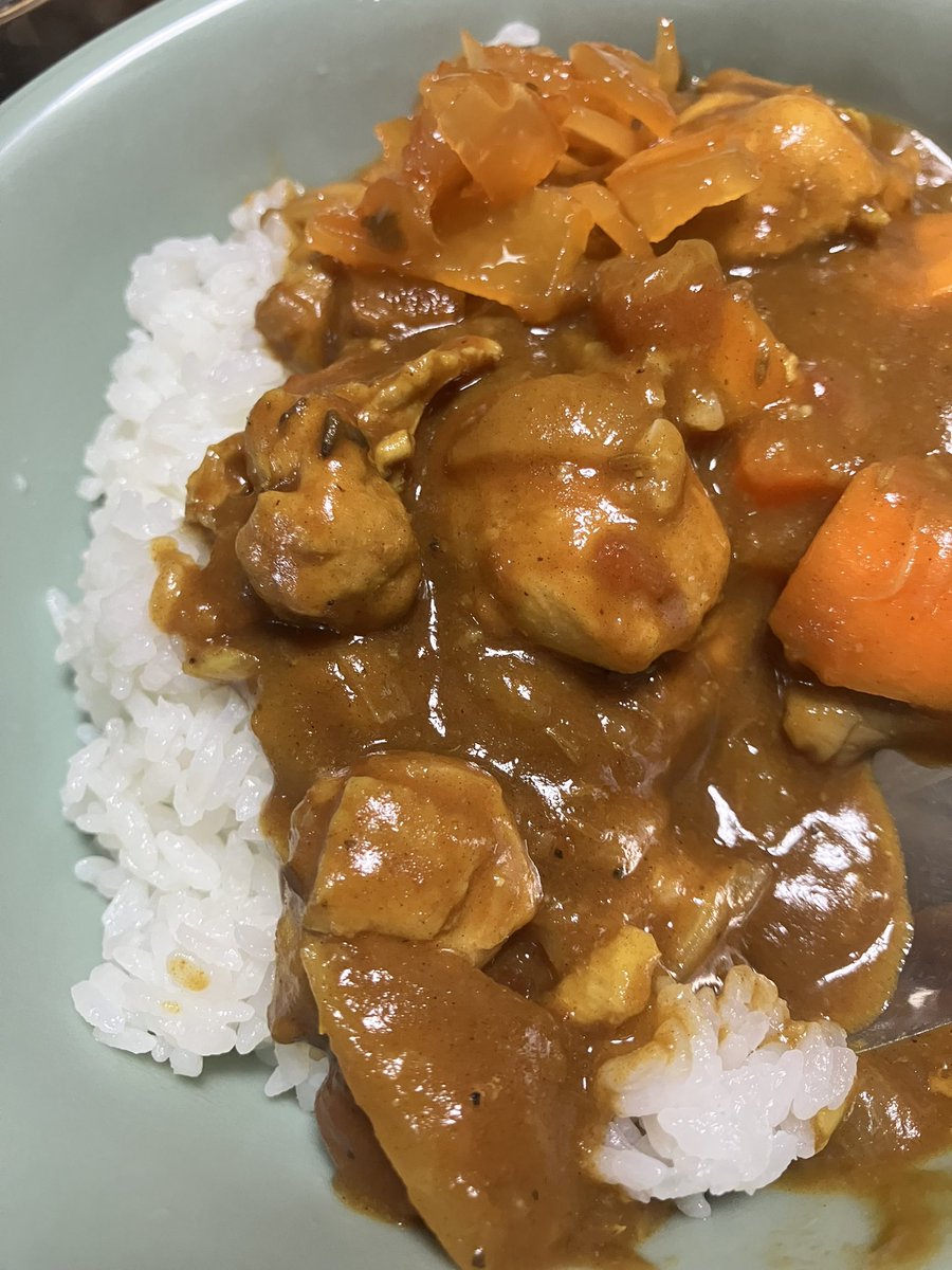kai0010's tweet photo. 母にiPhoneを渡しに行って食べたカレーと厚揚げ。

実家のカレーってなんでこう美味いんだろう。食べ過ぎた。 https://t.co/B2aVM7B4IB