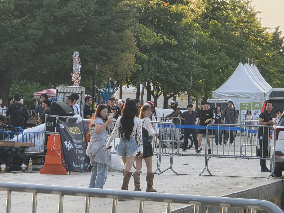 dnjsdl0525's tweet photo. 급하게 찍느라 제대로 못 찍었다

#메이 #신라공주 #가영 https://t.co/BjB9XfHSuF
